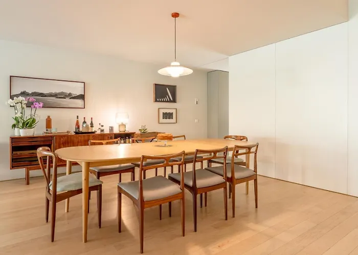 펜션 Grand W/ Pool, Garden & Garage By Hostwise *