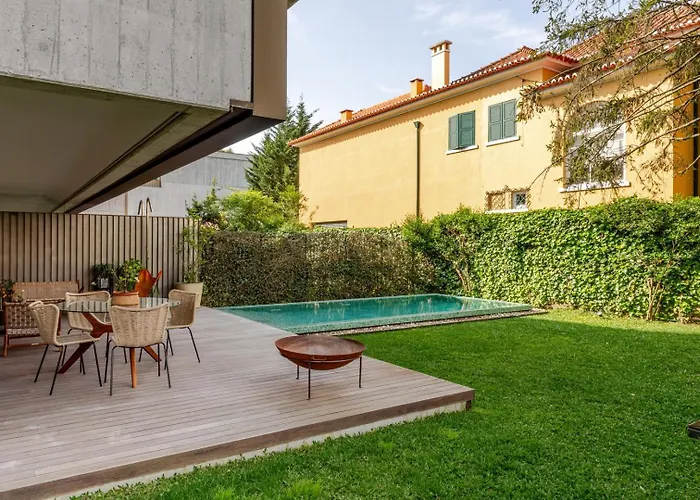 Grand W/ Pool, Garden & Garage By Hostwise *