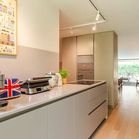 Grand W/ Pool, Garden & Garage By Hostwise Holiday home