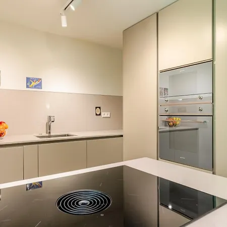 Holiday home Grand W/ Pool, Garden & Garage By Hostwise
