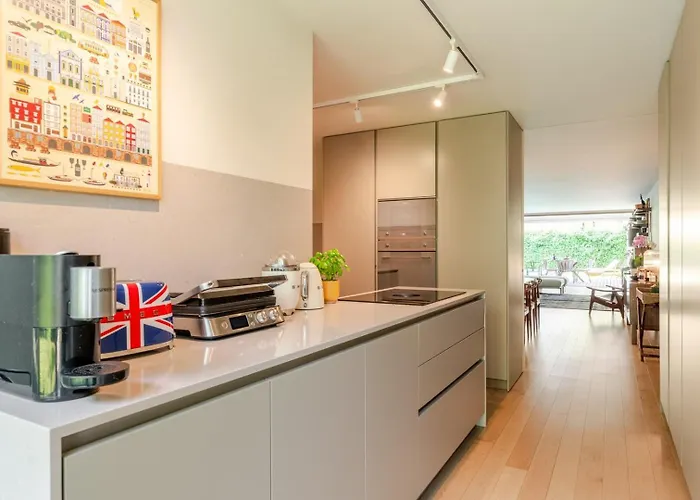 Grand W/ Pool, Garden & Garage By Hostwise Feriehus