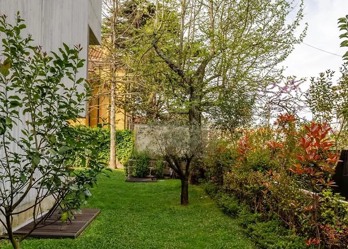 Grand W/ Pool, Garden & Garage By Hostwise Feriehus