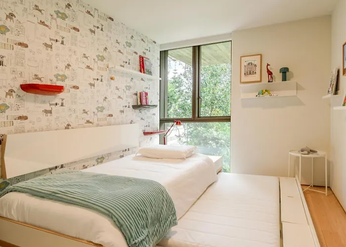 Feriehus Grand W/ Pool, Garden & Garage By Hostwise