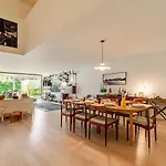 Semesterbostad Grand W/ Pool, Garden & Garage By Hostwise