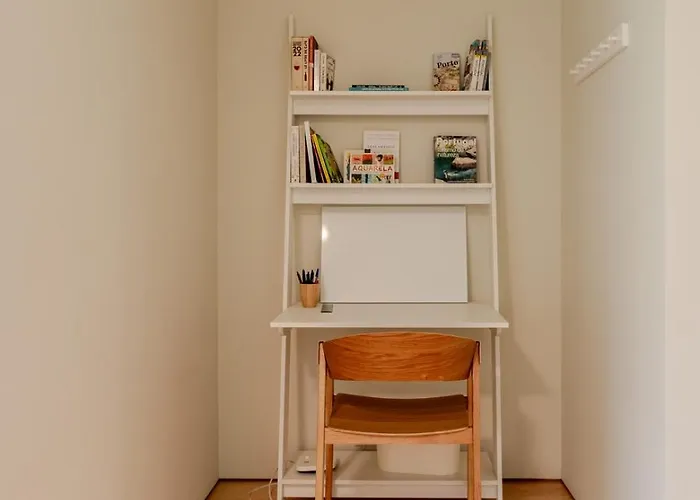 Vakantiehuis Grand W/ Pool, Garden & Garage By Hostwise *