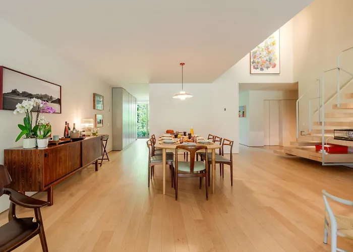 Grand W/ Pool, Garden & Garage By Hostwise Vakantiehuis