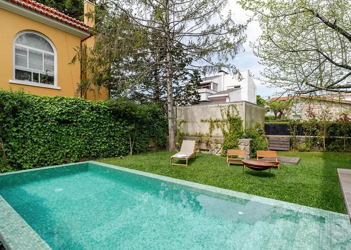 Vakantiehuis Grand W/ Pool, Garden & Garage By Hostwise