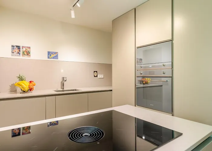 別荘 Grand W/ Pool, Garden & Garage By Hostwise