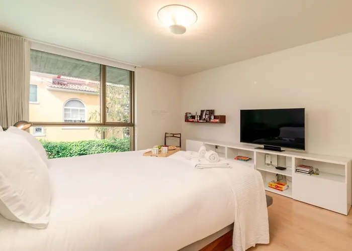 Grand W/ Pool, Garden & Garage By Hostwise Vakantiehuis *