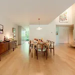 Grand W/ Pool, Garden & Garage By Hostwise Ferienhaus