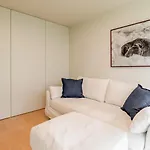 Grand W/ Pool, Garden & Garage By Hostwise Ferienhaus *