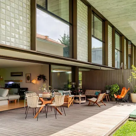 Grand W/ Pool, Garden & Garage By Hostwise Nyaraló