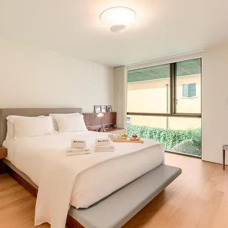 Grand W/ Pool, Garden & Garage By Hostwise Nyaraló *