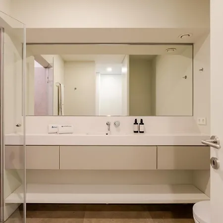 Hébergement de vacances Grand W/ Pool, Garden & Garage By Hostwise