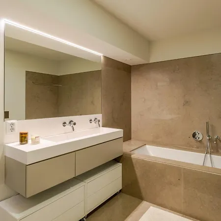 Grand W/ Pool, Garden & Garage By Hostwise Hébergement de vacances Oporto