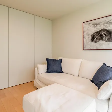 Grand W/ Pool, Garden & Garage By Hostwise Hébergement de vacances *