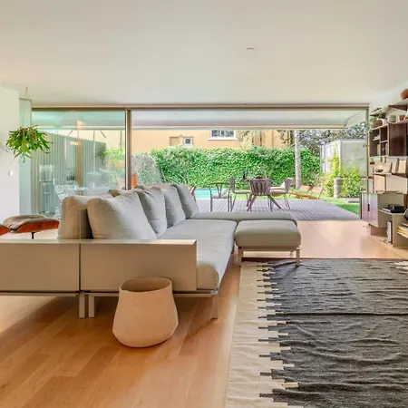 Grand W/ Pool, Garden & Garage By Hostwise *