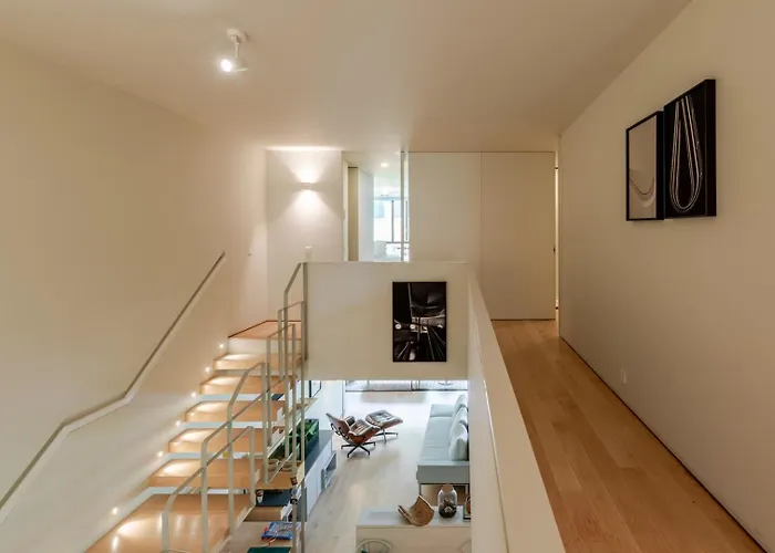 Grand W/ Pool, Garden & Garage By Hostwise 度假居