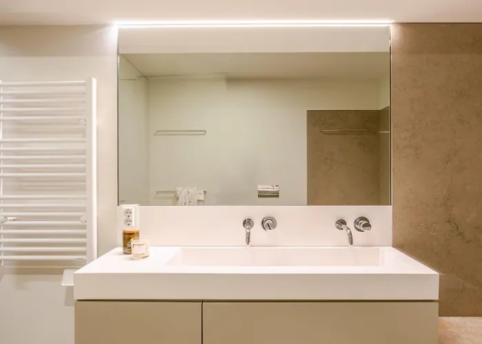 Grand W/ Pool, Garden & Garage By Hostwise *