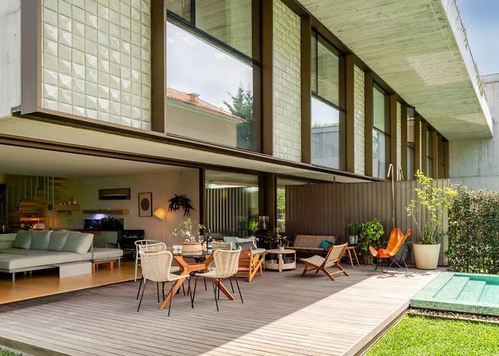 Grand W/ Pool, Garden & Garage By Hostwise 度假居