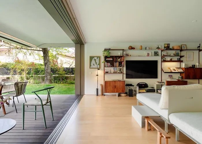 Grand W/ Pool, Garden & Garage By Hostwise *